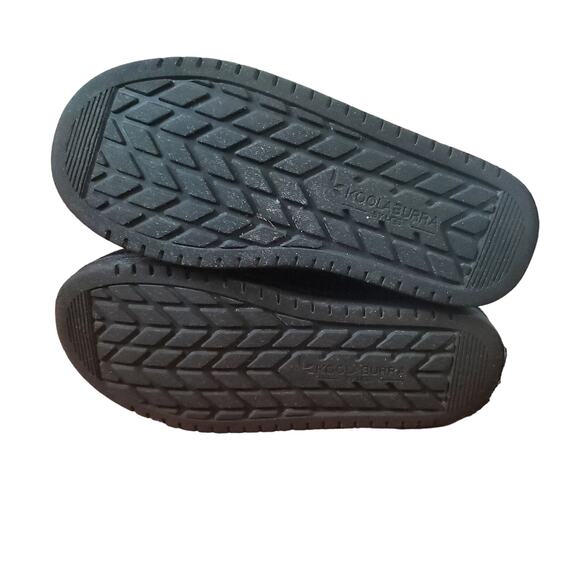 Koolaburra UGG K Victoria Bow Short Girls Boots Black Suede 1019372 Girls Size 4 - Picture 11 of 14